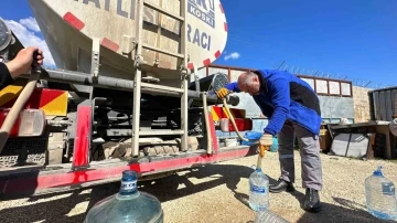 Konya Büyükşehir Hatay’da depremzedelere su hizmetini Ramazan’da da sürdürüyor
