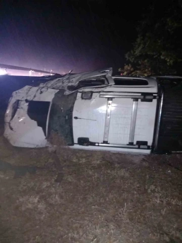 Konya’da bariyere çarpan otomobil takla attı: 2 yaralı
