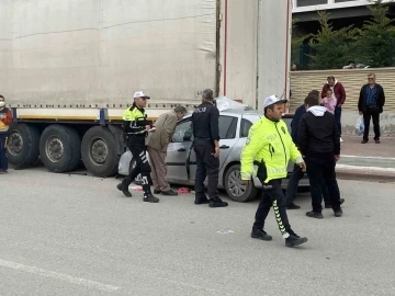 Konya’da otomobil park halindeki tıra çarptı: 1 ölü, 3 yaralı