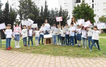 Konyaaltı’nda minikler sokak hayvanlarını unutmadı
