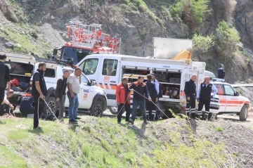 Köprüden geçmek isteyen yaşlı adam dereye düştü
