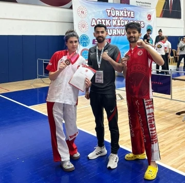 Körfezli Kick Boksçular 8 bin sporcu arasından kürsüye çıktı
