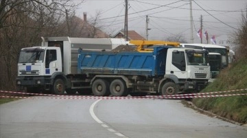 Kosova ve Sırbistan arasındaki barikat gerilimini azaltma girişimleri hız kazandı