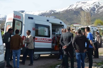 Köy muhtarının aracıyla öğrenci servisi çarpıştı: 10 yaralı
