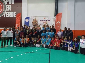 Köyceğiz’de Floor Curling’e Toparlar Ortaokulu damga vurdu
