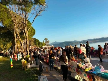 Köyceğiz’de yılın son ikinci el pazarına yoğun ilgi
