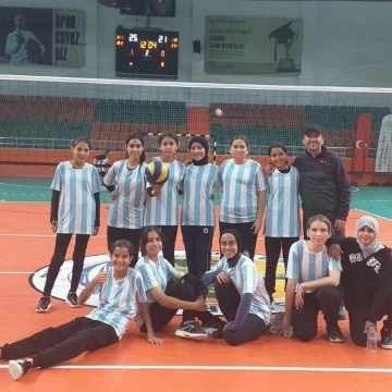 Köyceğiz İmam Hatip Ortaokulu voleybolda ilçe şampiyonu oldu
