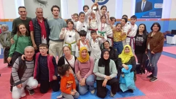 Köyceğizli taekwondocu minik kızlar şampiyon oldu
