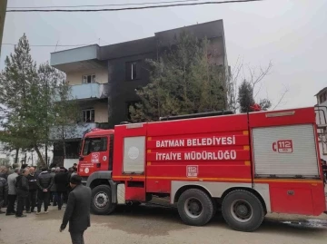 Kozluk’ta market yangınında 2 kişi hafif derecede yandı, 10 kişi dumandan zehirlendi
