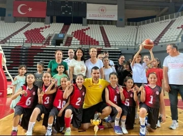 Küçük basketbolcular lig ikincisi
