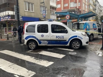 Küçükçekmece’de doğal gaz kaçağı nedeniyle yol kapatıldı
