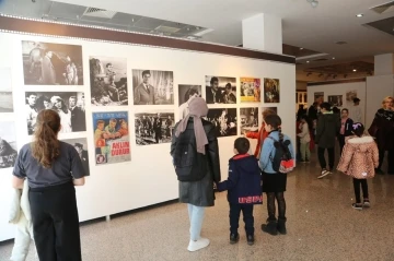 Küçükçekmece’de usta oyuncu Ahmet Mekin’in yaşam serüveninin anlatıldığı sergi açıldı
