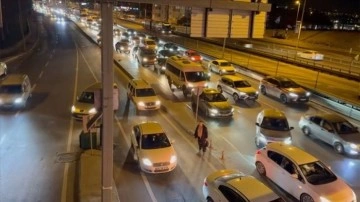 Küçükçekmece’de üst geçit yenileme çalışması yoğunluğa neden oluyor