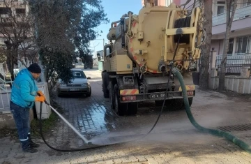 Kula’da dört mahallenin yağmursuyu ızgaraları temizlendi
