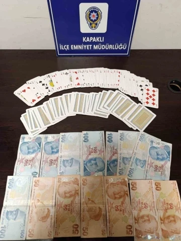 Kumar oynayan 4 kişi suçüstü yakalandı: 25 bin lira ceza kesildi
