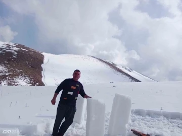 Kuraklık karcıları da olumsuz etkiledi; Madran Dağı’na kar düşmeyince Babadağ’a çıktılar
