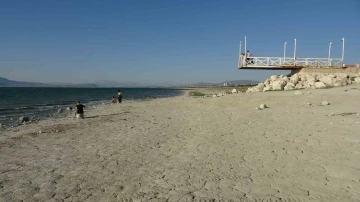 Kuraklıkla boğuşan Burdur Gölü son elli yılda üçte birini kaybetti
