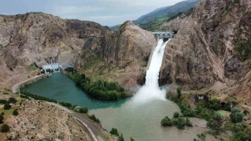 Kuraklıkla boğuşuyordu, dolup taşınca kontrollü şekilde boşaltıldı
