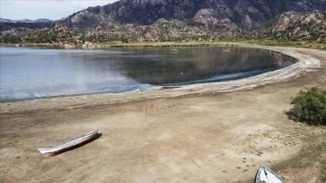 Kuş cenneti Bafa Gölü'nün suyu yaklaşık 20 metre çekildi