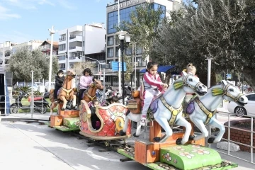 Kuşadası Belediyesi’nden öğrencilere sömestr hediyesi
