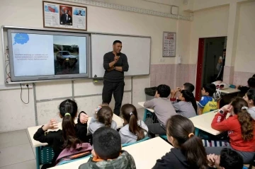 Kuşadası Belediyesi’nden öğrencilere ’vektörel mücadele’ eğitimi
