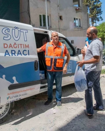 Kuşadası Belediyesi’nin süt desteği ile çocuklar sağlıklı büyüyor
