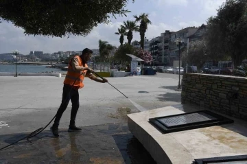 Kuşadası Belediyesi’nin temizlik mesaisi aralıksız sürüyor
