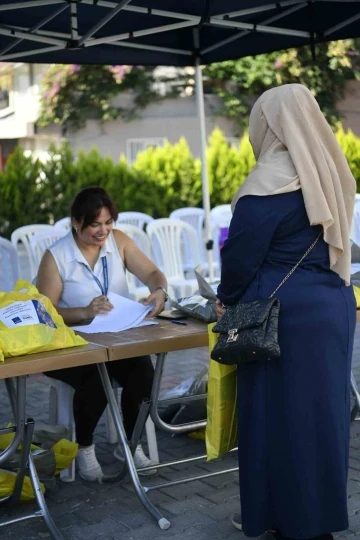 Kuşadası Belediyesi öğrencilere desteğini sürdürüyor
