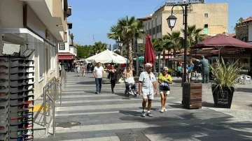 Kuşadası’nda esnaf seçimde oyunu kullandı, işinin başına döndü
