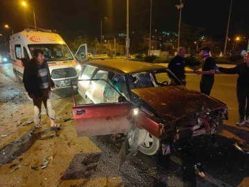 Kuşadası’nda kırmızı ışık ihlali kazaya neden oldu: 2 yaralı