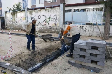 Kuşadası’nda yol çalışmaları devam ediyor
