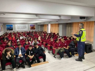 Kuşadası’ndaki öğrencilere trafik eğitimi
