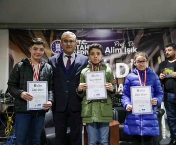 Kütahya Belediyesi, en çok kitap okuyan öğrencileri ödüllendirdi
