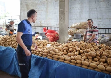 Kütahya Belediyesi zabıta ekiplerinden pazar denetimi
