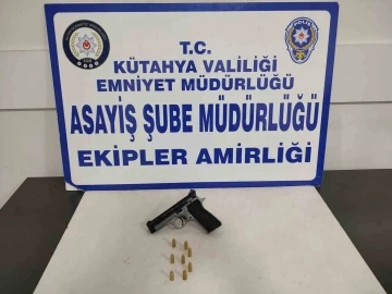 Kütahya’da bir şahsın üzerinde ruhsatsız tabanca ele geçirildi
