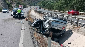 Kütahya’da iki otomobilin takla attığı kazada 6 kişi yaralandı
