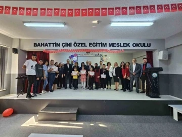 Kütahya’da &quot;Cumhuriyetimiz 100. Yaşında&quot; konulu resim yarışması ödül töreni
