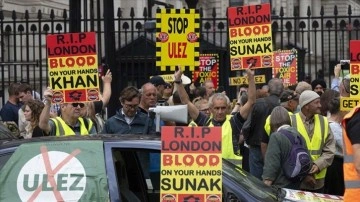 Londra’da yürürlüğe giren "Ultra Düşük Emisyon Bölgesi" uygulaması protesto edildi