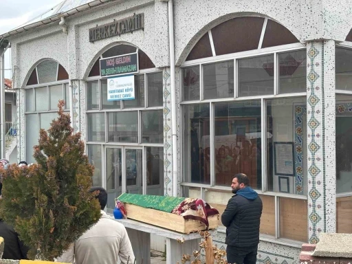 Lüleburgaz’da eski eşi tarafından öldürülen kadının cenazesi toprağa verildi
