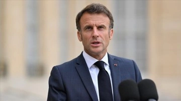 Macron, Niamey Büyükelçisi'nin "kelimenin tam anlamıyla rehin alındığını" söyledi