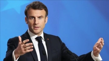 Macron'un ikinci dönem cumhurbaşkanlığının ilk 1 yılı krizlerin gölgesinde geçti