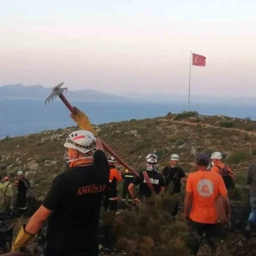 MAG AME gönüllüleri Datça yangını söndürülmesine katkı verdi
