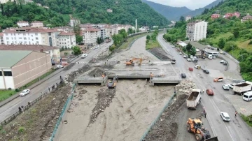 Mahalleli, her yağışta ilçeye korku yaşatan köprünün yıkılıp yeniden yapılmasını talep etti
