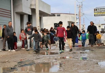 Mahallenin bozuk yol isyanı
