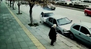 Makas atan trafik magandasının sebep olduğu kazada yaşlı kadın ezilmekten son anda kurtuldu
