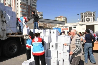 Malatya’da depremzedelere yardım seferberliği
