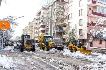 Malatya’da kardan kapanan yollar yeniden ulaşıma açılıyor