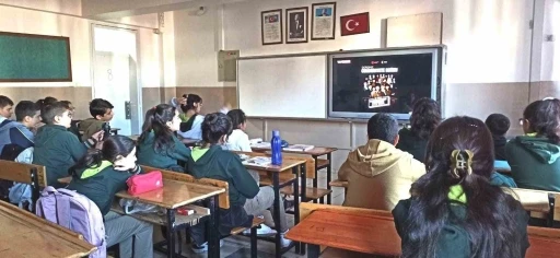 Malatya’da &quot;Dersimiz Cumhuriyete Doğru&quot; filmi öğrencilere gösterildi
