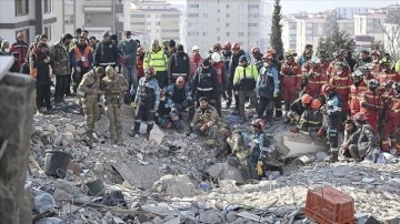 Malatya'da enkazlardan çıkarılan cenazelerin kimlik tespit işlemleri sürüyor