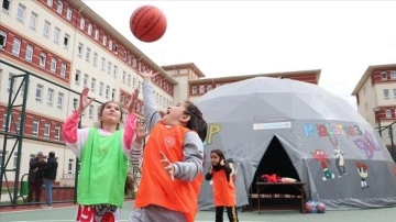 Malatya'daki çocuklar depremin izlerini sporla silmeye çalışıyor